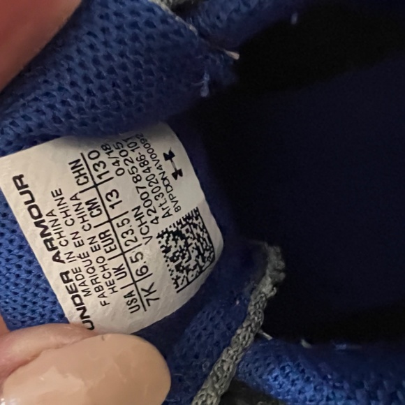 New under armour toddler runners - Picture 2 of 3